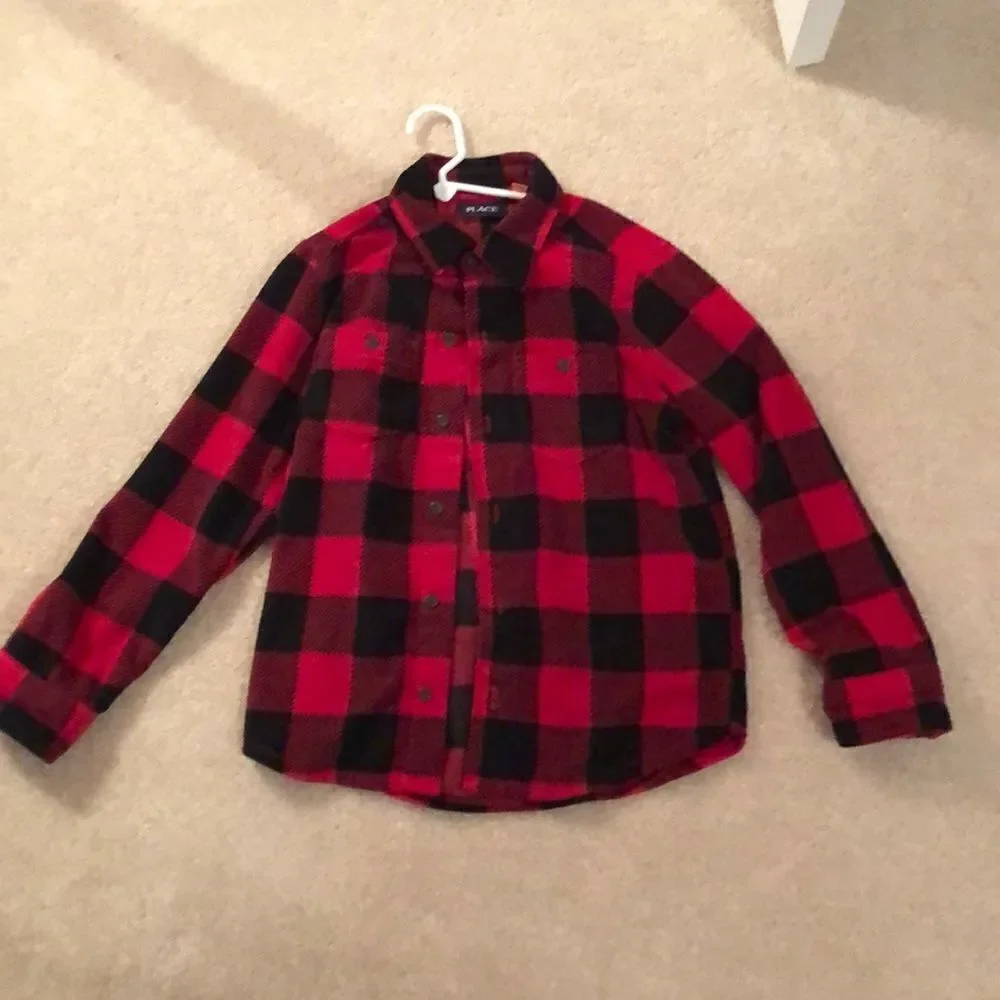 Boys Size 7/8 Red/Black fleece shirt